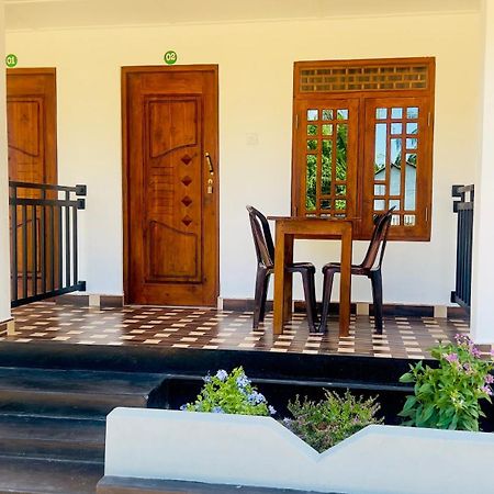 Coconut Leaf Shadow Guest Apartment นิลาเวลี ภายนอก รูปภาพ